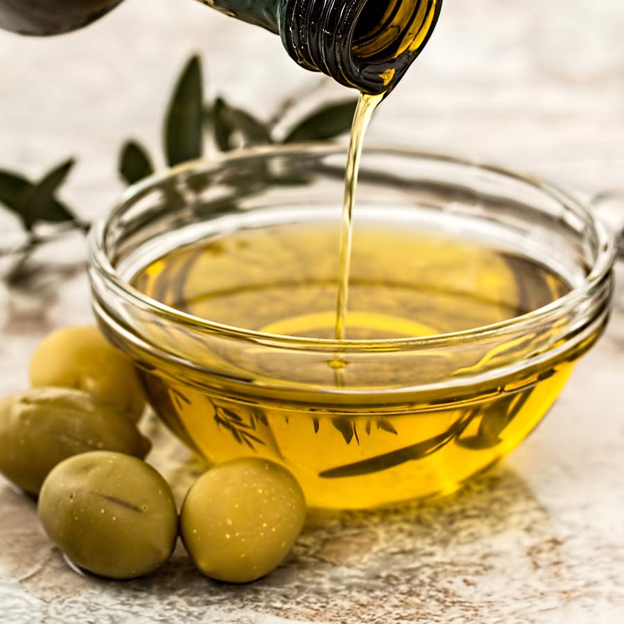 Olive-oil-for-hair-and-skin-moisturization
